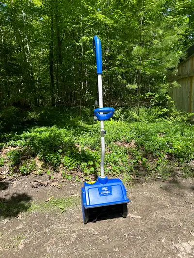 SnowJoe Plus 13” 10-amp Electric Snow Shovel for sale. The motor works perfect. Just needs a new aug...
