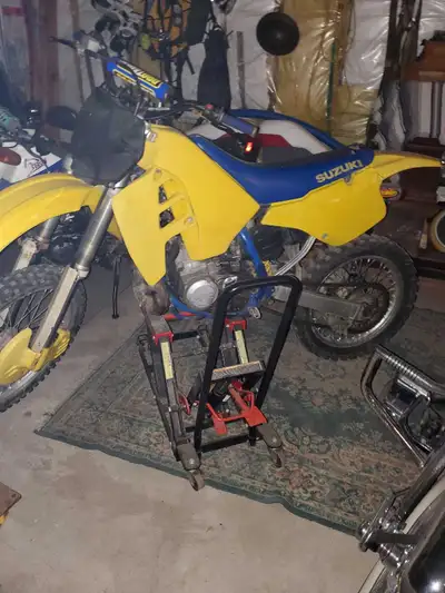 Suzuki 250 rmx front forks done new seat good tires carbs rebuilt