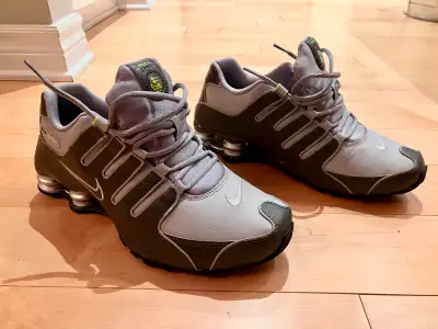 Nike Shox Mens Sneakers Size 9, View more