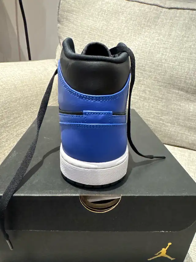 NIKE JORDAN 1 MID BLACK/HYPER ROYAL WHITE MEN 9 in Men's Shoes in Markham / York Region - Image 4