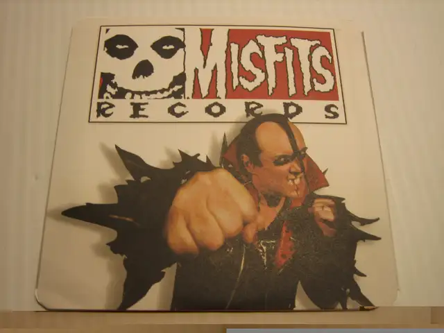 MISFITS - THE DEVIL'S RAIN  COMPACT DISC CD in Arts & Collectibles in London - Image 7