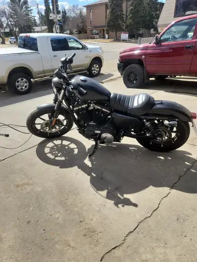 2019 Iron 883, only 3,348 km's. Denim Black package Vance and Hines Slip on exhaust ( comes with sto...