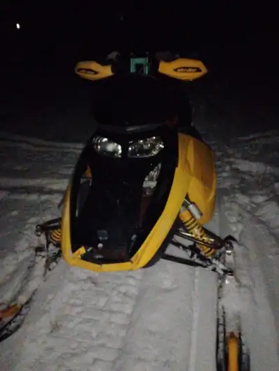 2005 rev 800 ho less then 4 tanks of fuel though it sence it was rebuilt has v force 3 reeds 8 inch...