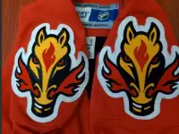 Pre owned CCM Calgary Flames jersey mens XL