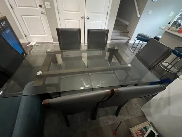 Dining Table  in Dining Tables & Sets in Calgary - Image 3