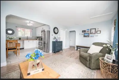 Detached, entire home rental, Fully fenced with newer deck Large in town property, Close to all amen...
