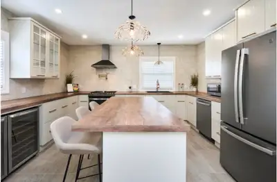 EXECUTIVE LEASE - ALL INCLUDED - FULLY FURNISHED !!!