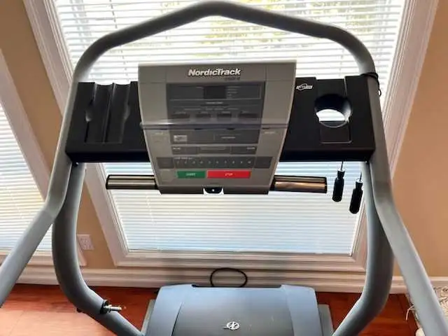 NordicTrack 2500r Treadmill  in Exercise Equipment in Edmonton - Image 5