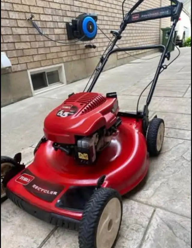 LOOKING TO SELL Toro Tecumseh GTS 6.5hp 21” Gas Law