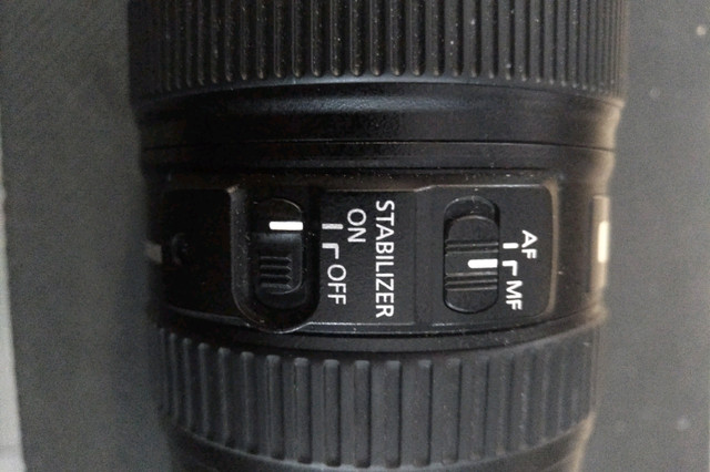 Canon EF 24-105mm f/4 L IS USM Lens and EW-38H lens hood in Cameras & Camcorders in City of Toronto - Image 3