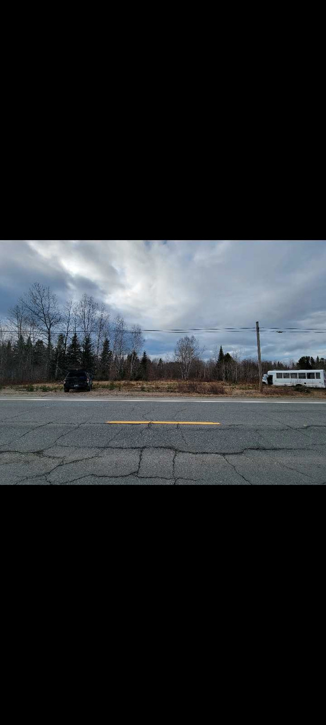 Terrain zoné blanc 40.000pied2 dans Terrains à vendre  à Lévis - Image 2