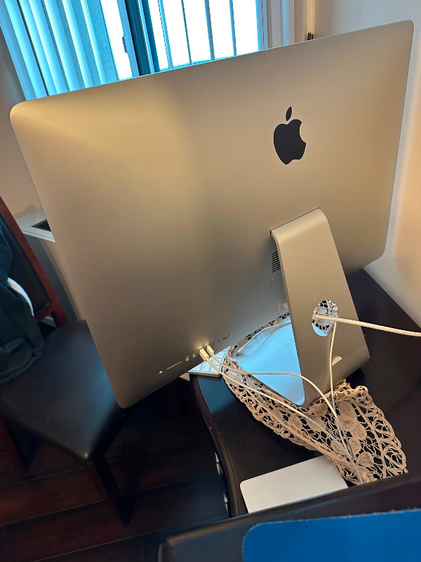 27 iMac bought in 21 8gb 5k renal like ne not one scratches on a in Desktop Computers in London - Image 3