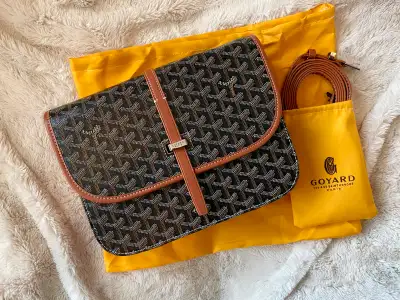 Brand new with dust bag Pickup at: 30 Herons Hill Way. M2J 0A7 (404/Sheppard) Or shipping available...
