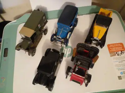 5 1:32 vintage diecasts (price for all) -1918 Ford Model T ambulance (green) -1931 Ford Model A King...