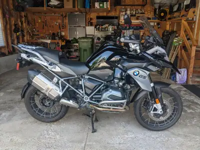 2016 BMW R1200GS Triple Black One owner, super low mileage, 1200cc liquid cooled boxer engine with 2...