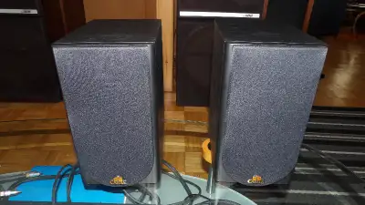 MINT, just like new!! Work perfectly. Will consider trades for vintage stereo stuff, like turntables...