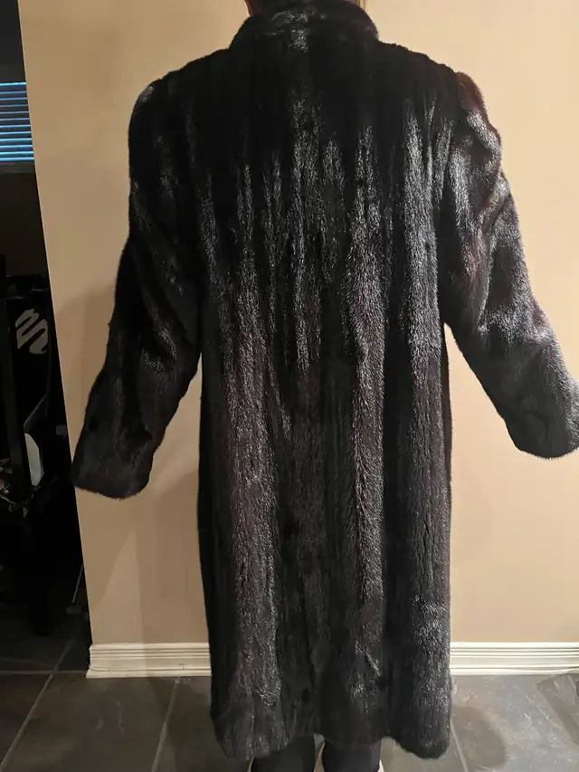 BLACK DIAMOND FEMALE MINK COAT/MANTEAU DE FOURRURE VISON FEMELL in Women's - Tops & Outerwear in Laval / North Shore - Image 5