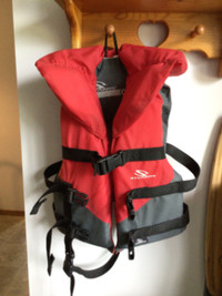 REDUCED CHILDS STEARN LIFE JACKET FOR 30-60 POUNDS N. KILDONAN
