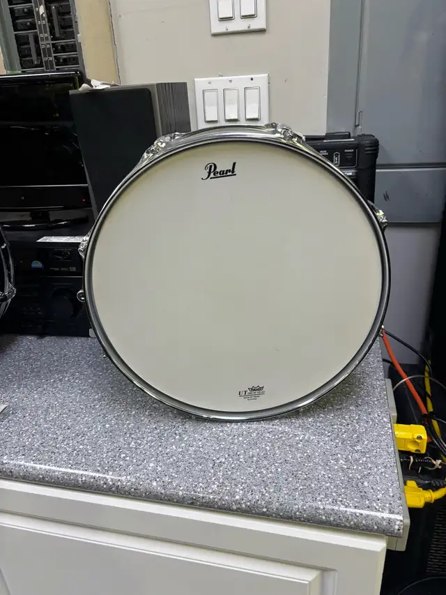 Pearl Modern Utility Snare Drum 14x6.5 Satin in Drums & Percussion in Oshawa / Durham Region - Image 3