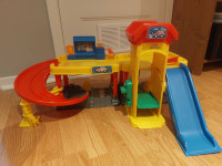 Garage 2 étages Fisher Price Little People