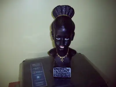Statuette Africaine, View more