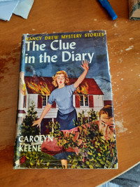 VINTAGE NANCY DREW BOOK WITH DUST JACKET CLUE IN DIARY