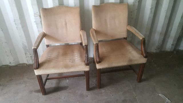 Pair of matching Vintage Chairs in Chairs & Recliners in Edmonton - Image 2