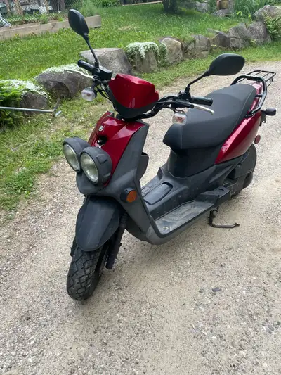 Scooter 50cc d’origine toujours bien entretenu au chaud pendant l’hiver . Pneu et batterie neuf de l...