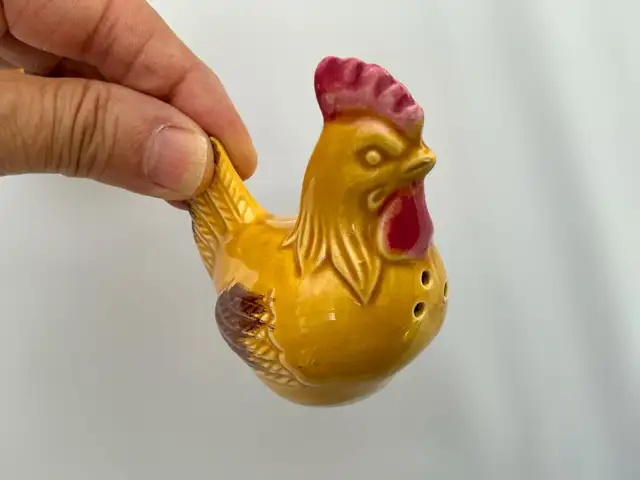 Salière et poivrière vintage en céramique Japan – Poules in Arts & Collectibles in Québec City - Image 8