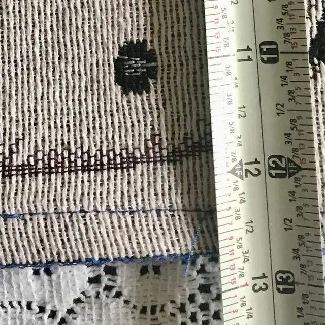 Vtg 90s Snowman Tapestry Table Runner with Tassels in Home Décor & Accents in Ottawa - Image 7