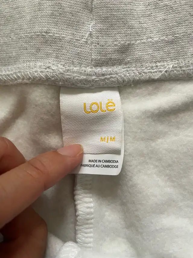 Lolë Sweatpants size Medium  in Women's - Bottoms in Markham / York Region - Image 3