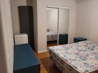 Room for rent in downtown Parry Sound