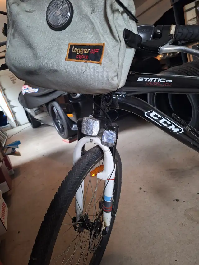 Vélo CCM static roues de 26" , avec  accessoires in Mountain in Saint-Hyacinthe - Image 7