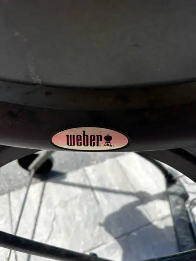 I'm selling a used Weber Q1000 electric , perfect for small patios, balconies, camping, or tailgatin...