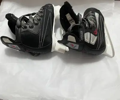 Skating shoes - kids size 12Y, View more