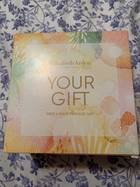 Brand New in Gift Box Elizabeth Arden Set- 25$ 