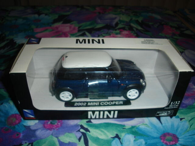 FIRST $25~ 2002 MINI COOPER PULL BACK WINDUP CAR COLLECTION ~ dans Art et objets de collection  à St. Catharines - Image 3