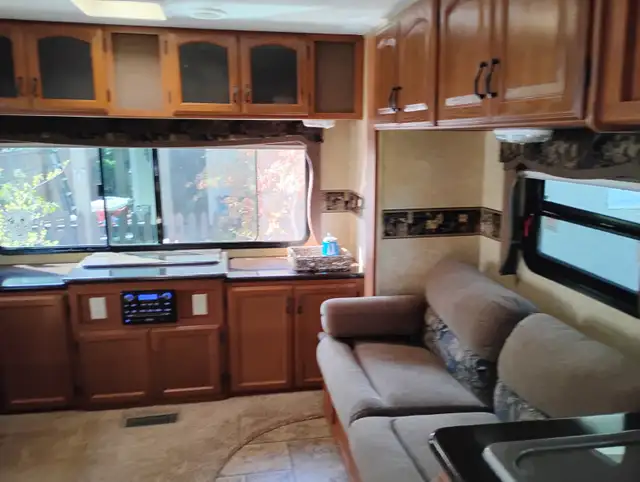 27 ' travel trailer with 2 slides in Travel Trailers & Campers in Port Alberni - Image 10