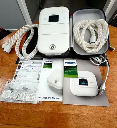 Phillips Dreamstation Go Auto CPAP With Humidifier. Machine is lightweight compact and great for tra...