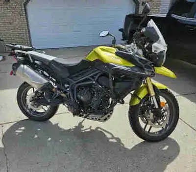 Venom Yellow Tiger 800 with 3 piece locking luggage. 36000 km Has a bunch of parts from the XC model...
