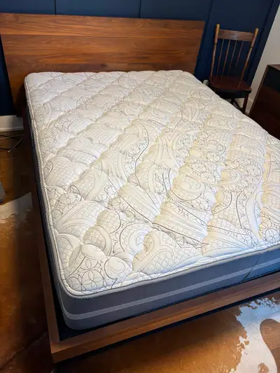 Base de lit Queen modele Bora par Mobican en noyer massif., View more