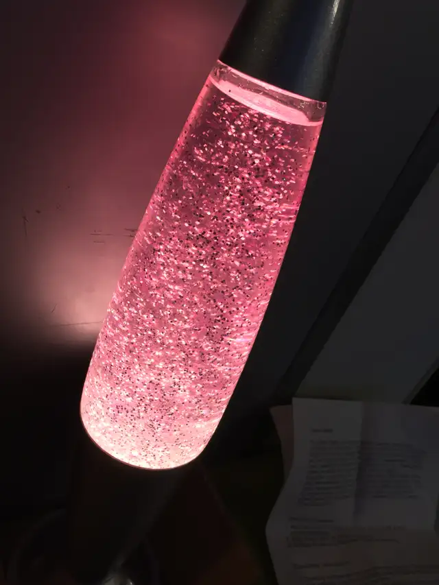 Retro (2005) Peace Stardust Purple Liquid Lava Lamp in Home Décor & Accents in City of Toronto - Image 4