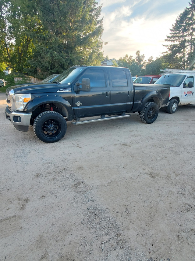 I am selling my 2011 Ford F250 6.7 Lariat in Cars & Trucks in Barrie - Image 2