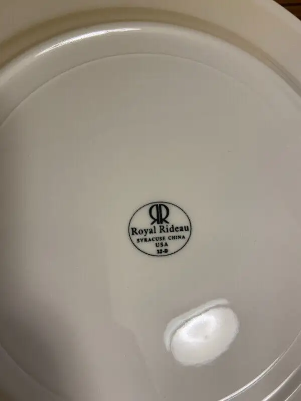 2001 Service Plate from the 5-star Beaver Club Restaurant in Arts & Collectibles in Oshawa / Durham Region - Image 8