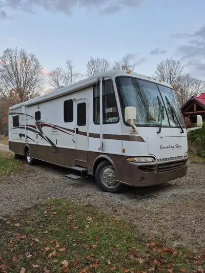 De luxe! 2 extensions! 58,000 milles 6 pneus neufs. 3 tv. Panneau solaire ! Generatrice ! Reconstrui...