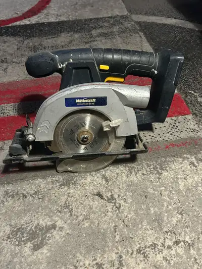 This is a used Mastercraft 18V cordless circular saw with a 5 1/2" blade, perfect for small jobs aro...