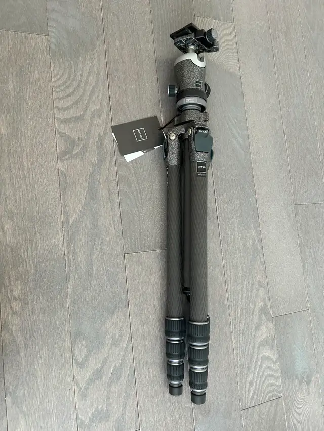 New Gitzo GT2542 Mountaineer Tripod with GH3382QD Ballhead Kit in Cameras & Camcorders in Mississauga / Peel Region - Image 5