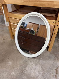 Oval Mirror (white) 