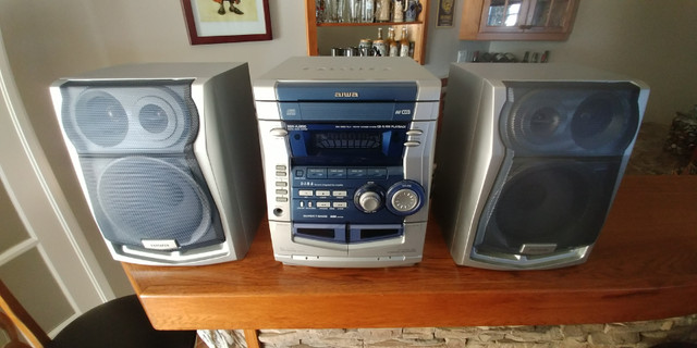 Aiwa 3 cd, cassette,  AM FM compact stereo system in General Electronics in Kingston - Image 2