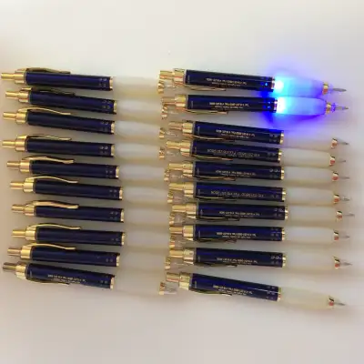 Vintage ballpoint pen . 5 dollars each or all for 40 dollars. 20x2=40 dollars N1